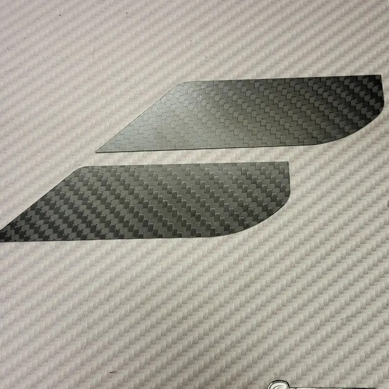 Flaps carbone 20mm pour la carrosserie VIOLA Flaps carbone 20mm pour la carrosserie VIOLA