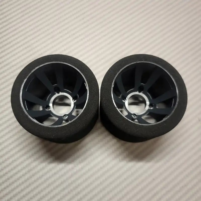 Pneus PanCar 1/10 Arrière 32 Shore nouvelle jante